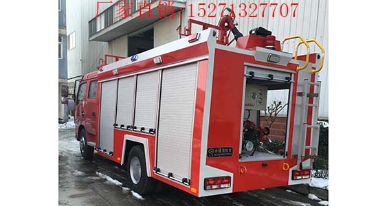 東風153水罐消防車